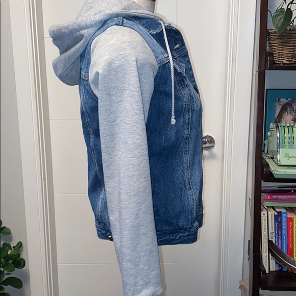 Oversized hooded Jean Jacket - Picture 4 of 7